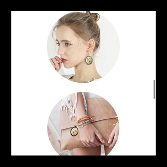 Beautiful hand made embroidery pendant with necklace (chain) - Picture 4 of 5